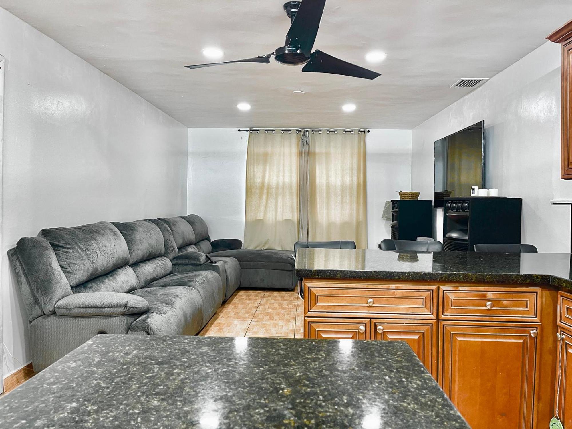 Akeyi Miami305 Private Bedrooms Luaran gambar